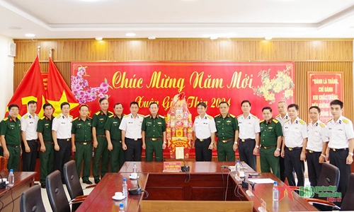 Trung tướng Trần Hoài Trung thăm, chúc Tết Vùng 2 Hải quân